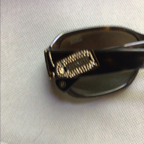 Coach sunglasses with the case - Picture 5 of 14